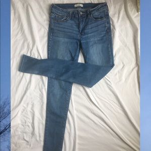 6L Abercrombie and Fitch Jeans